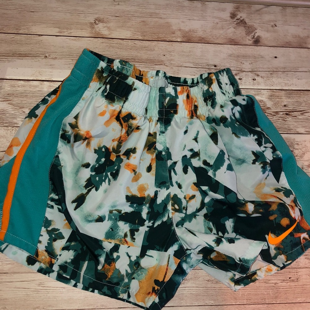 Girls Nike shorts floral design size M (8-10) worn once Great condition
